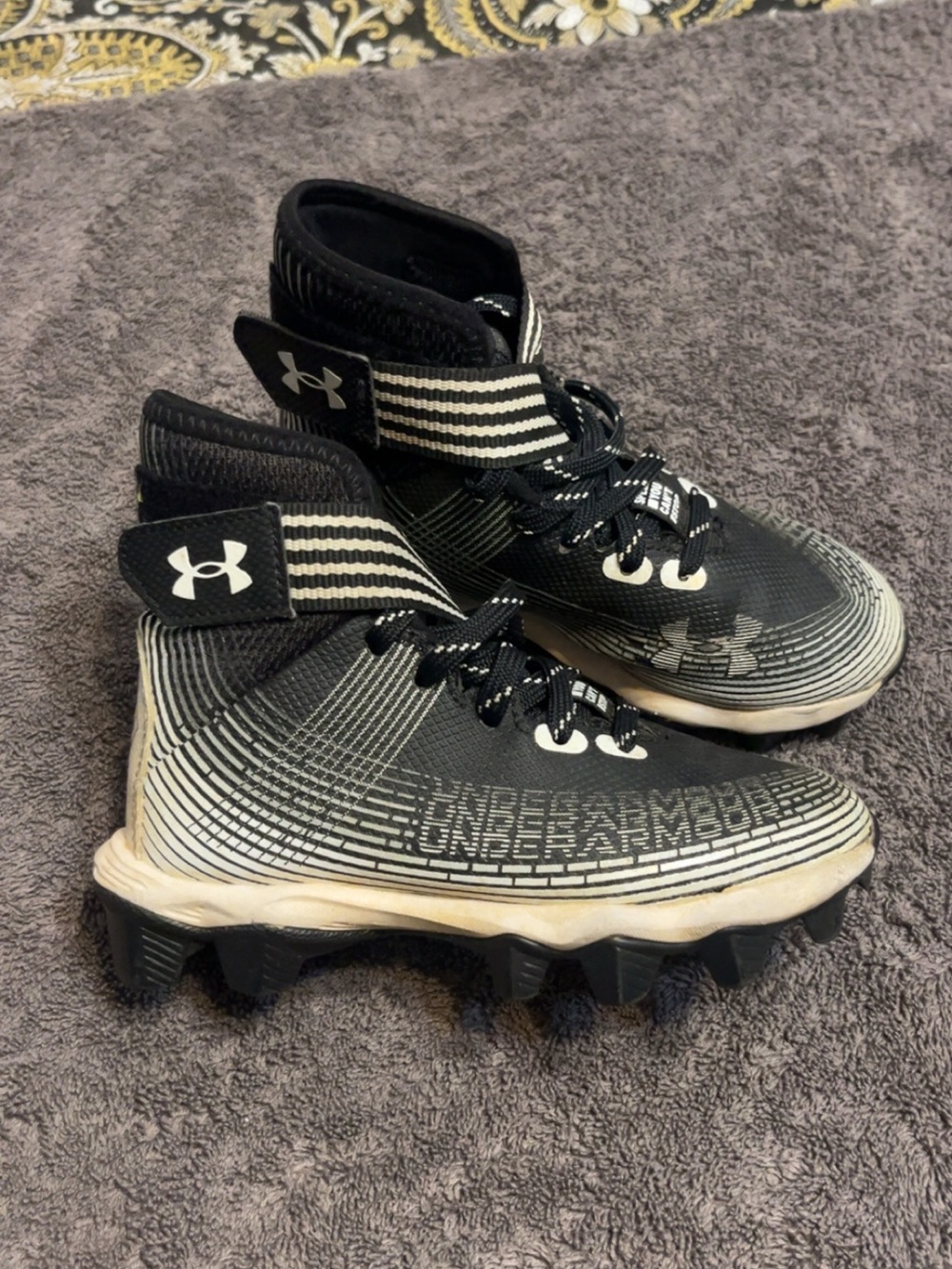 Under Armour Kids' Black & White Cleats - High Ankle Support
